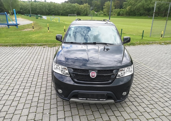 Fiat Freemont cena 48700 przebieg: 175781, rok produkcji 2015 z Działoszyce małe 277